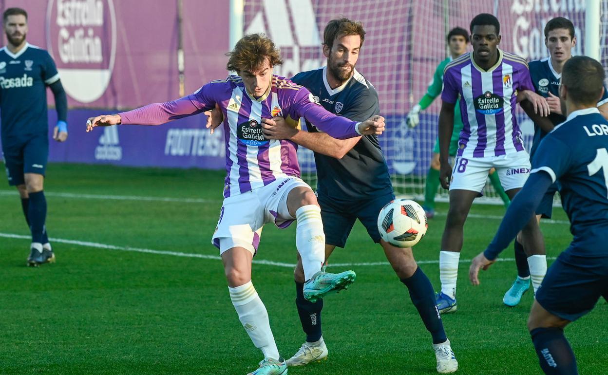 Slavy trata de controlar el balón en un anterior partido del Promesas. 