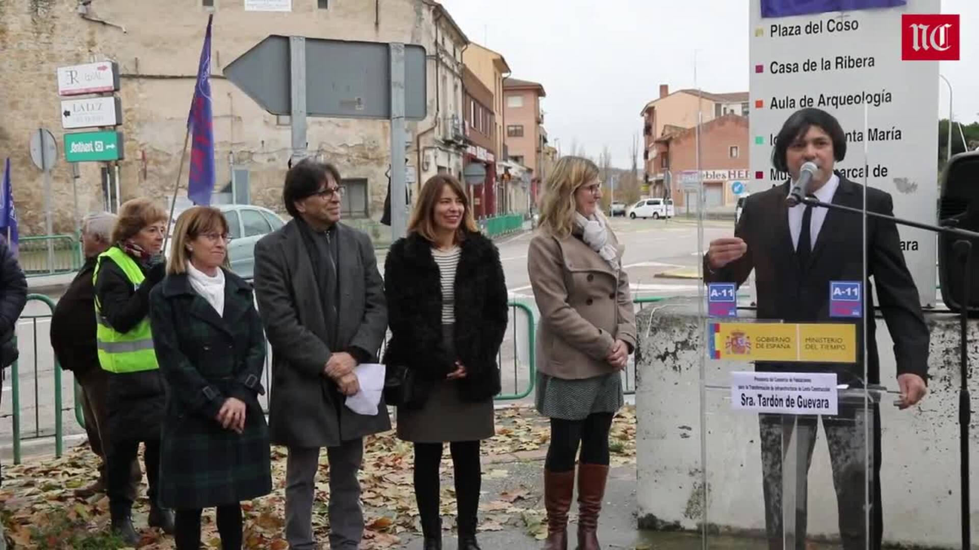 Vecinos de Peñafiel recrean la inauguración del primer asfaltado de A11