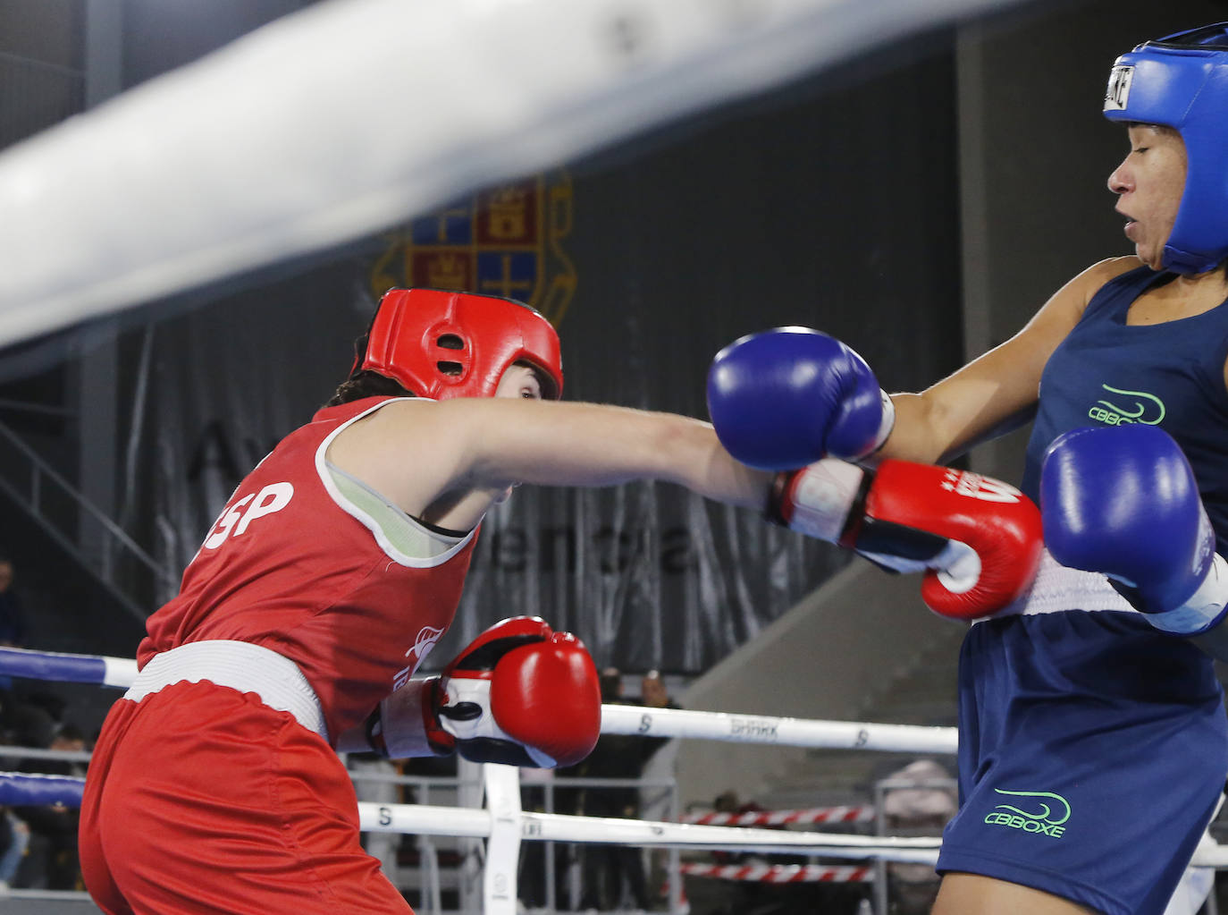 Fotos: Buena pegada en el Pabellón de Palencia