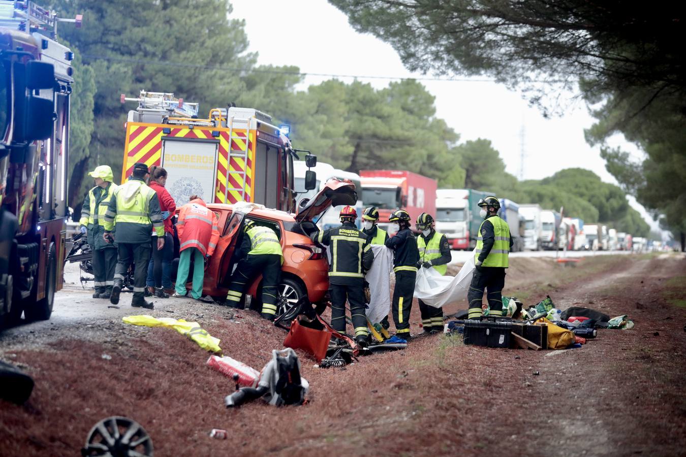 Fotos: Trágico choque frontal entre dos coches en Traspinedo