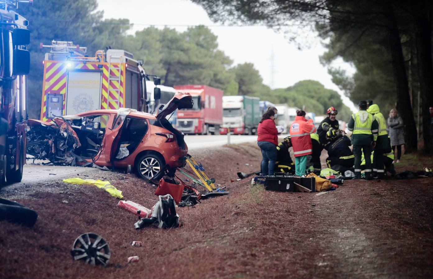 Fotos: Trágico choque frontal entre dos coches en Traspinedo