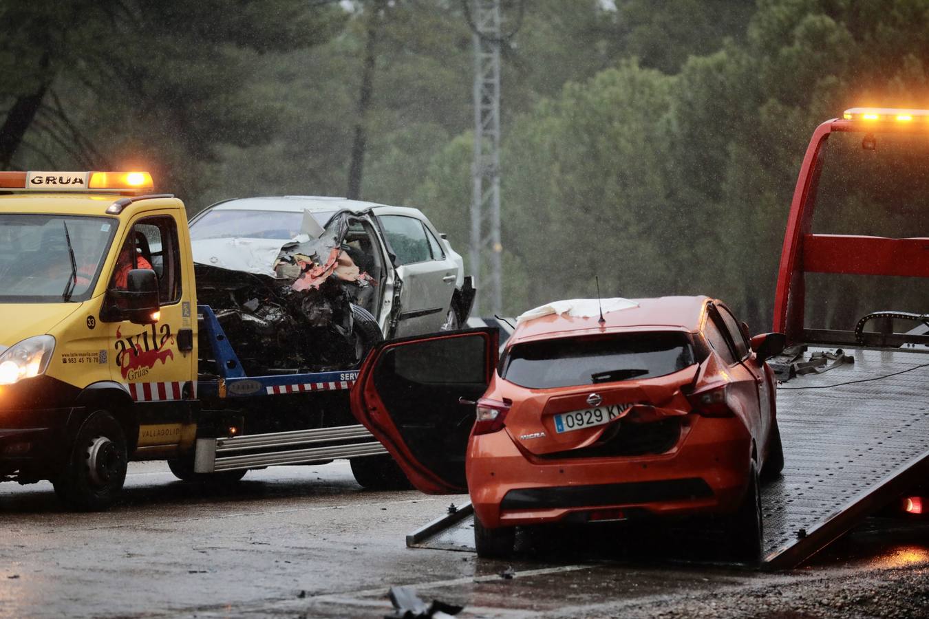 Fotos: Trágico choque frontal entre dos coches en Traspinedo