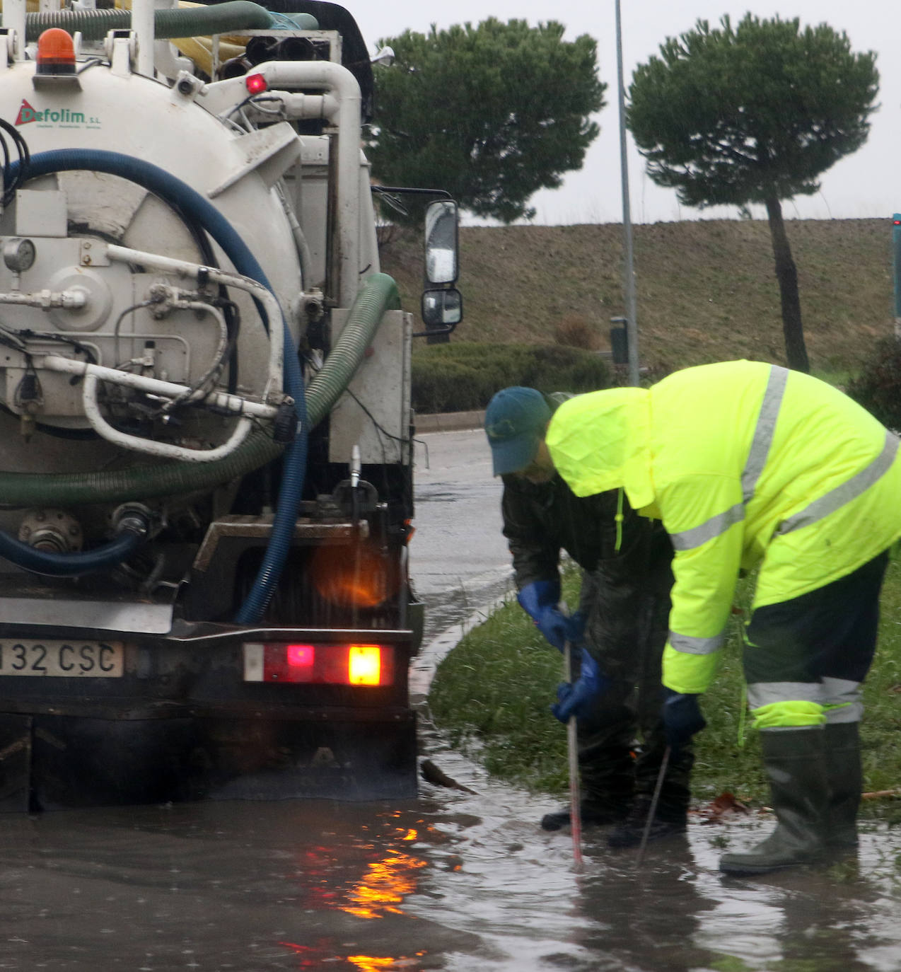 La incesante lluvia causa varios problemas en Segovia. 