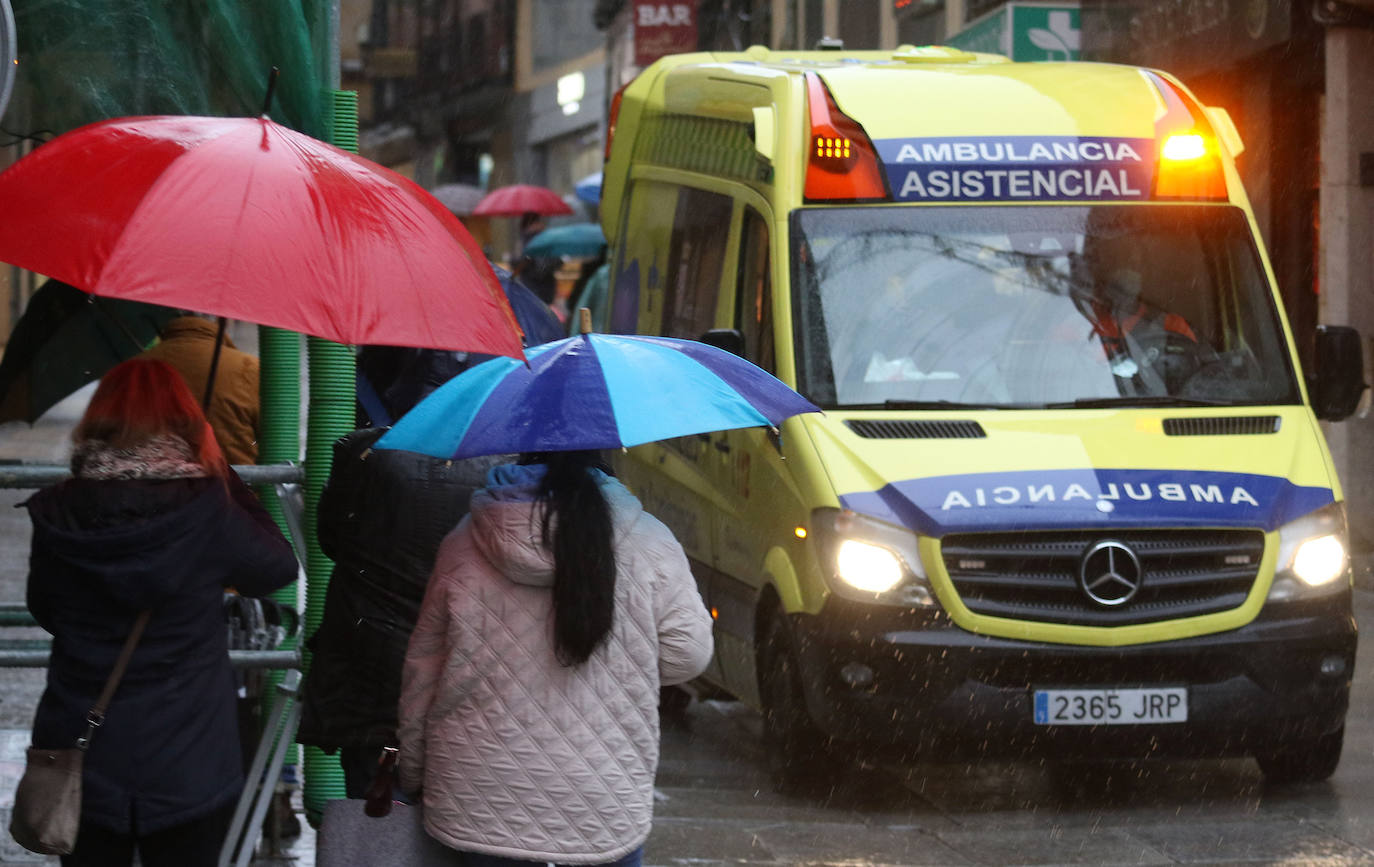 La incesante lluvia causa varios problemas en Segovia. 