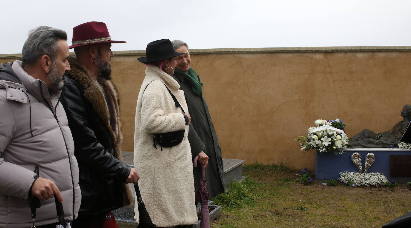 Los restos de Lucía Bosé descansan desde hoy en el cementerio de Brieva. 