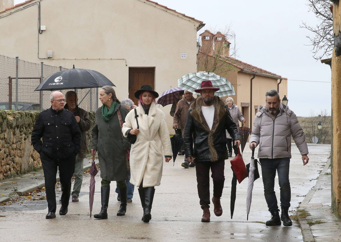 Los restos de Lucía Bosé descansan desde hoy en el cementerio de Brieva. 