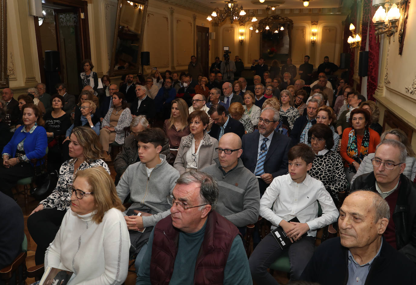 Fotos: Un libro homenaje al poeta y farmacéutico Fernández Nieto