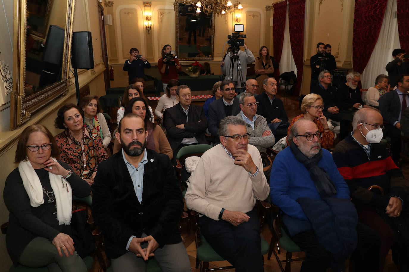 Fotos: Un libro homenaje al poeta y farmacéutico Fernández Nieto