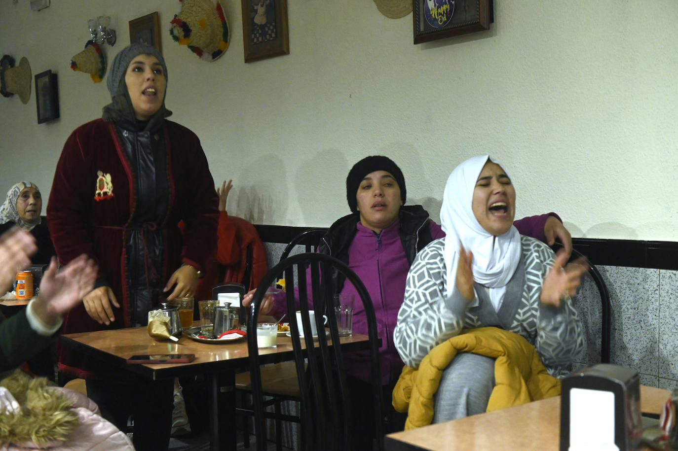 Fotos: Tensión y nervios entre la comunidad marroquí por la derrota de Marruecos en el Mundial de Qatar