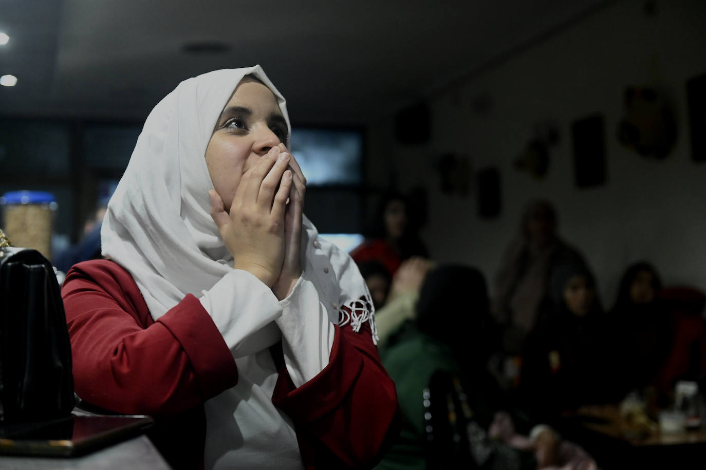 Fotos: Tensión y nervios entre la comunidad marroquí por la derrota de Marruecos en el Mundial de Qatar