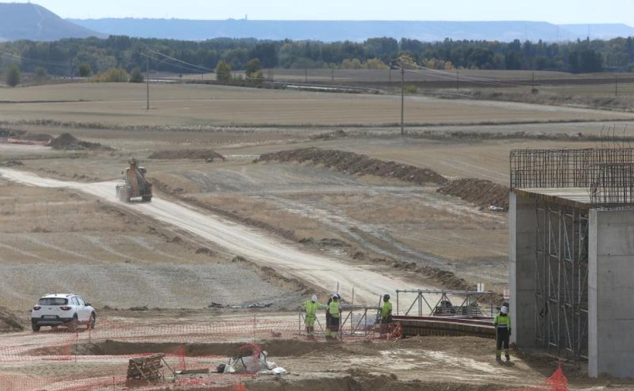 Obras de la alta velocidad en Amusco, el pasado mes de octubre. 