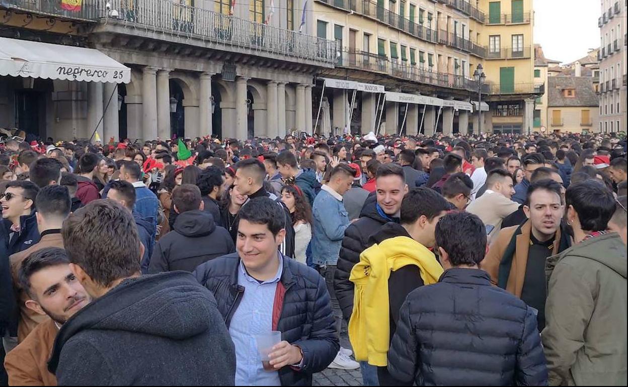 Una de las últimas 'Tardebuenas' en la Plaza Mayor de Segovia.