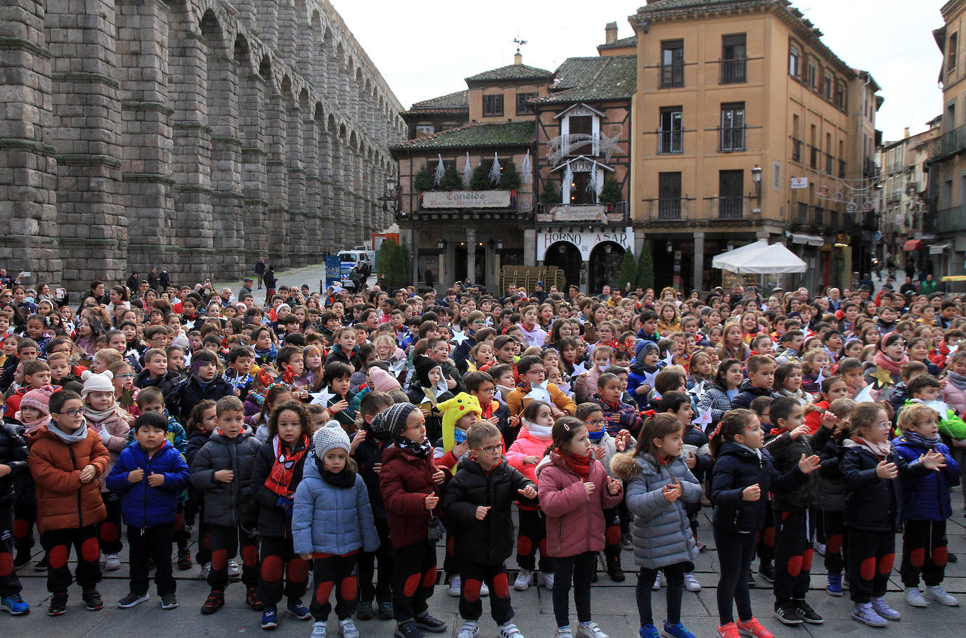 Felicitación navideña a Segovia por parte de los alumnos del Claret.