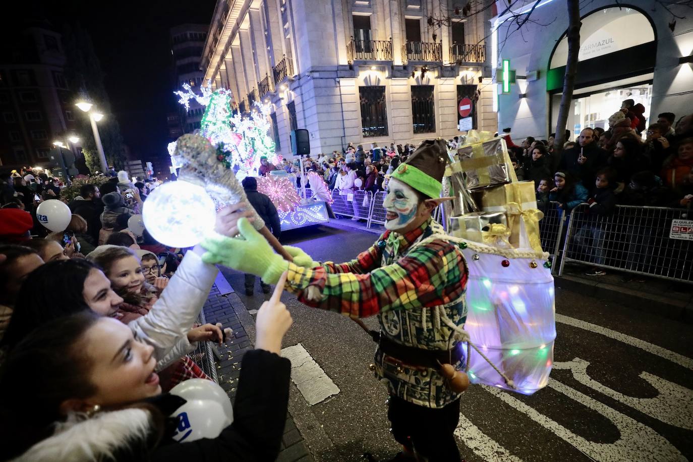 Fotos: Papá Noel llena de ilusión las calles de Valladolid