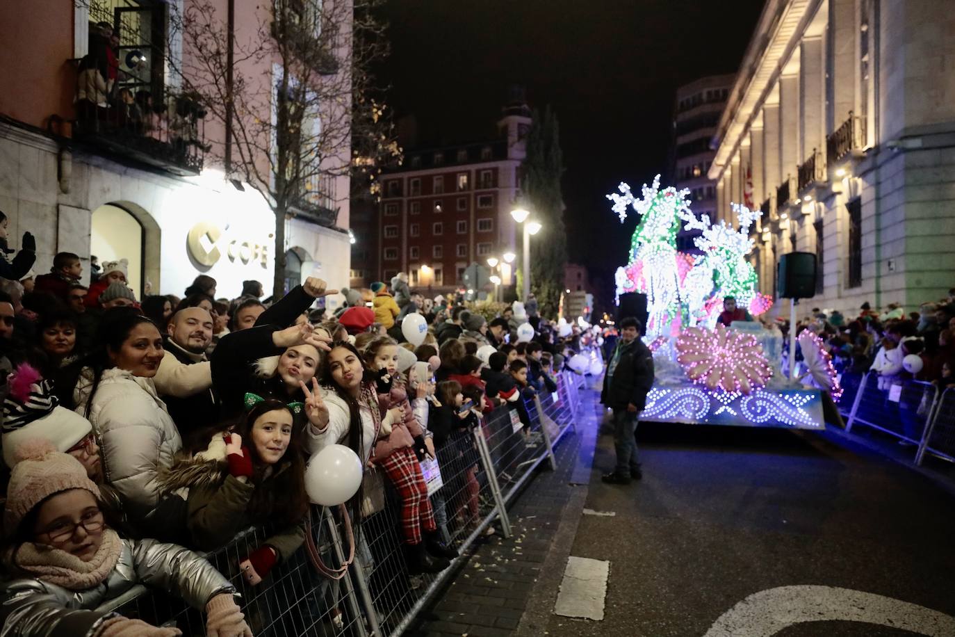 Fotos: Papá Noel llena de ilusión las calles de Valladolid