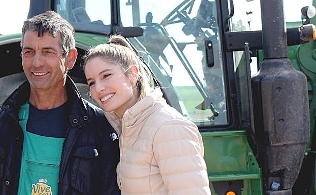 Juan González y su hija, Laura, agricultores de Vivesoy (Pascual). 