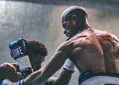 Imagen secundaria 1 - Imágenes de los dos principales combates de la velada. 