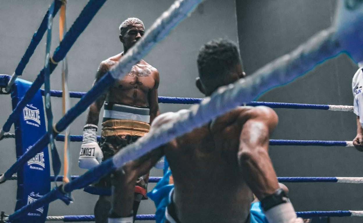 Baldospino noqueó al gallego Guzmán en el cuarto asalto. 