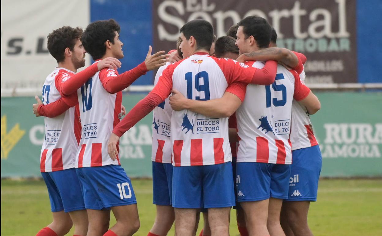 Los jugadores del Tordesillas celebran un gol en un partido anterior. 