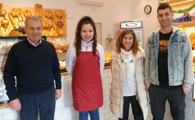 De izquierda a derecha, José Antonio 'Coque' González, Laura Peña, Lola Herreras y Toño González.