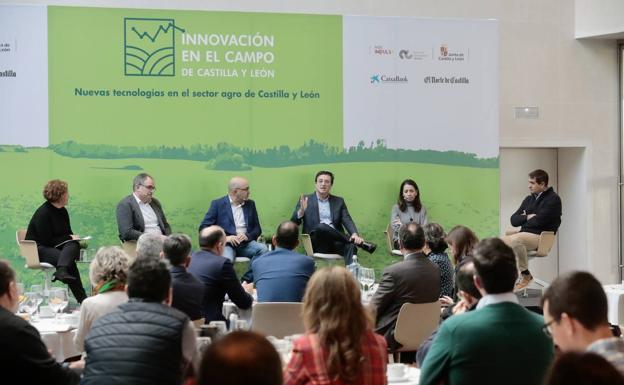 Alberto Pascual, César Domínguez, Juan Manuel Sanz, Ana Belén Martín y David Nafría, en la mesa redonda. 