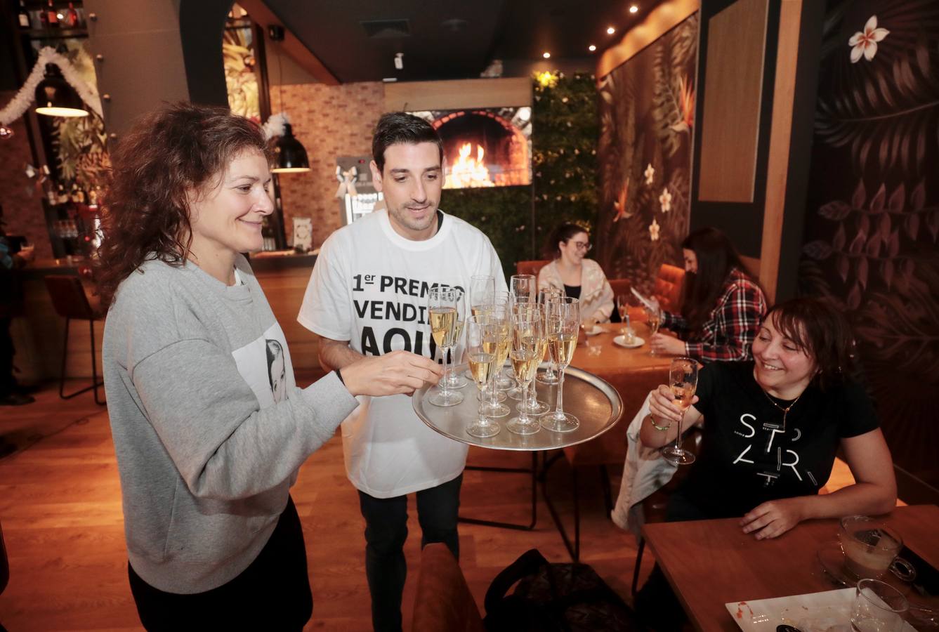 Premio por un décimo del Gordo, vendido por ventanilla en la administración de la Avenida de Segovia, en Delicias.