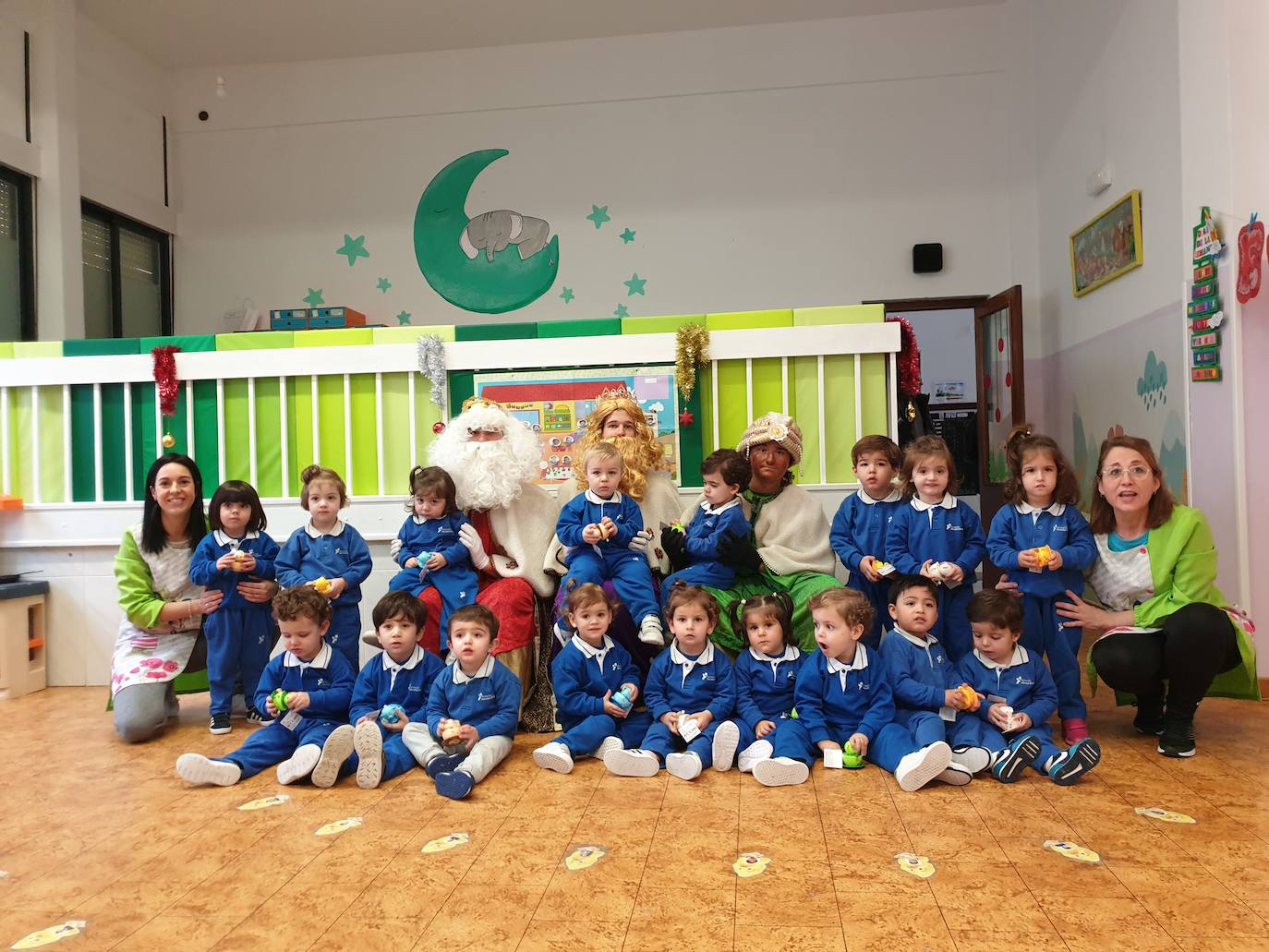 Sus Majestades de Oriente visitaron el jueves el colegio Teresianas 