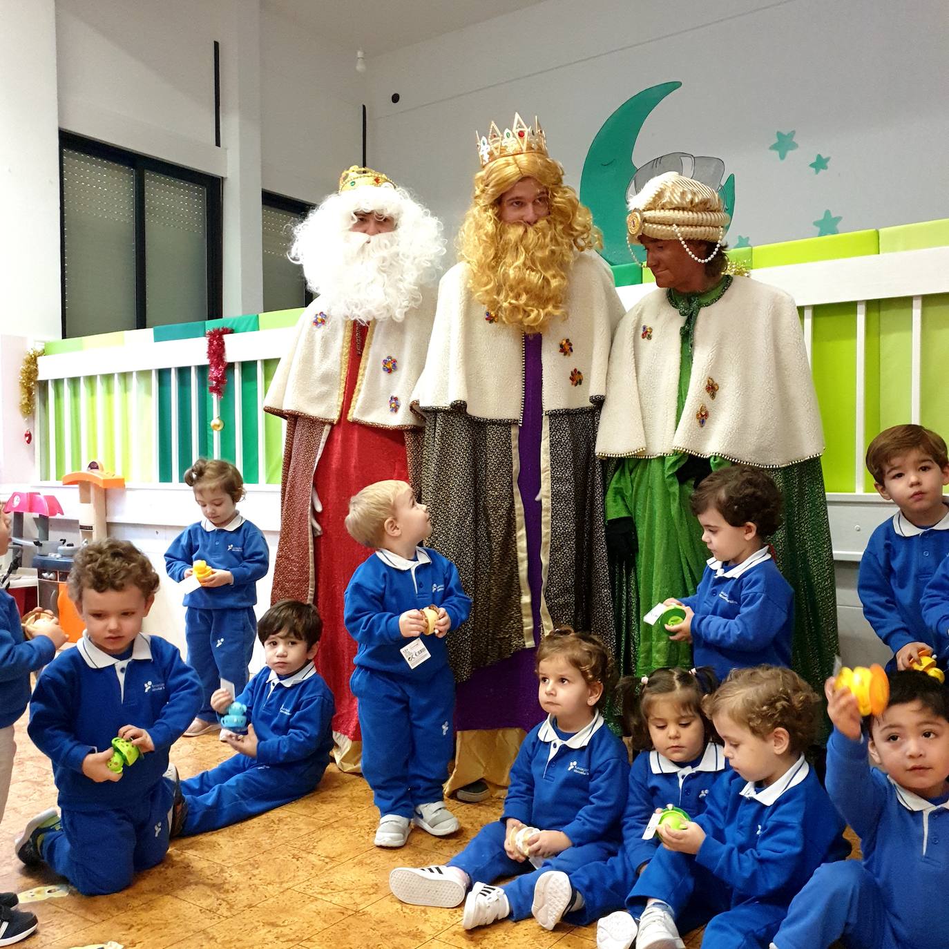 Sus Majestades de Oriente visitaron el jueves el colegio Teresianas 