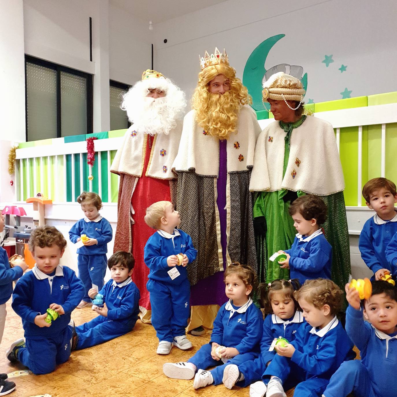 Sus Majestades de Oriente visitaron el jueves el colegio Teresianas 