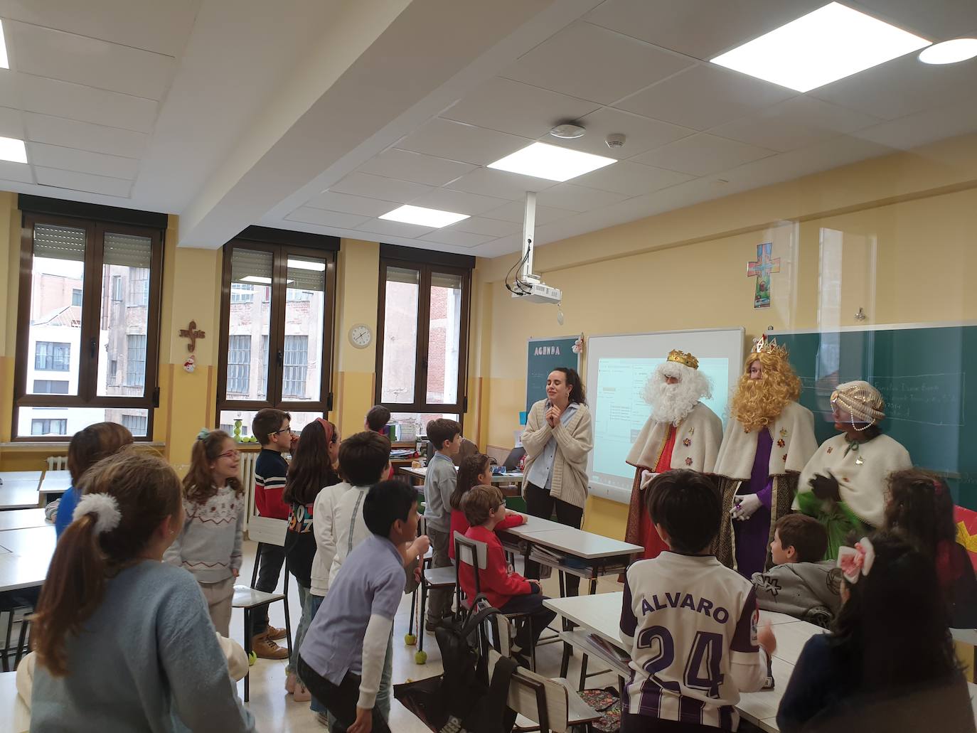 Sus Majestades de Oriente visitaron el jueves el colegio Teresianas 