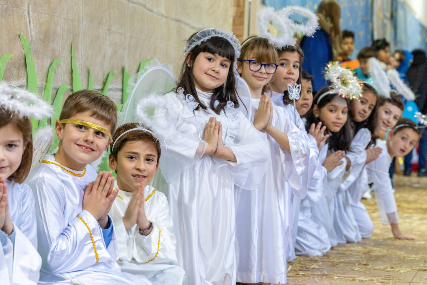 Alumnos, profesores y padres se han volcado en la preparación del belén viviente 