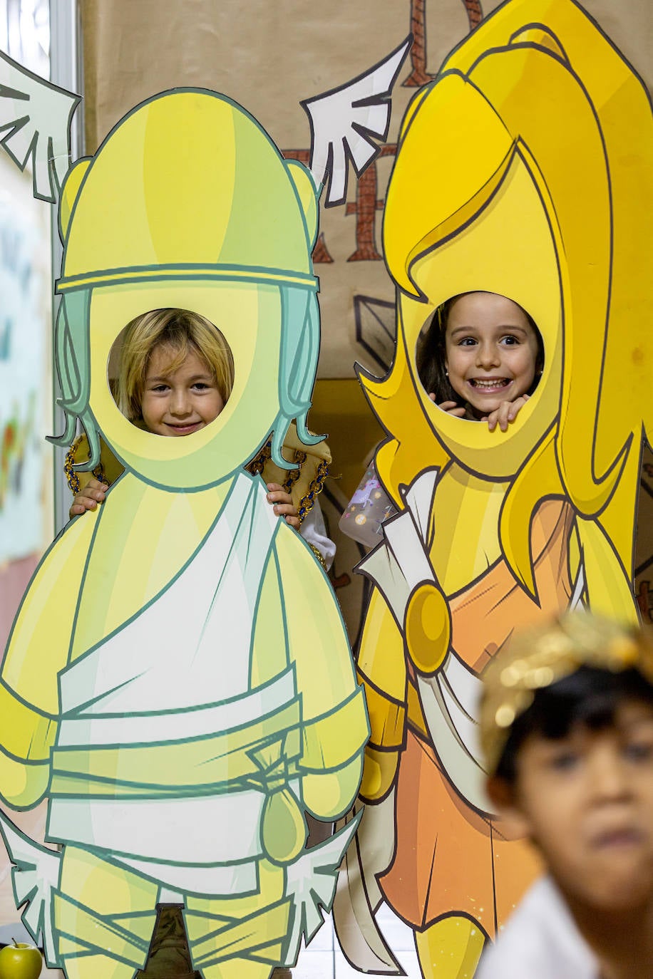 Alumnos, profesores y padres se han volcado en la preparación del belén viviente 