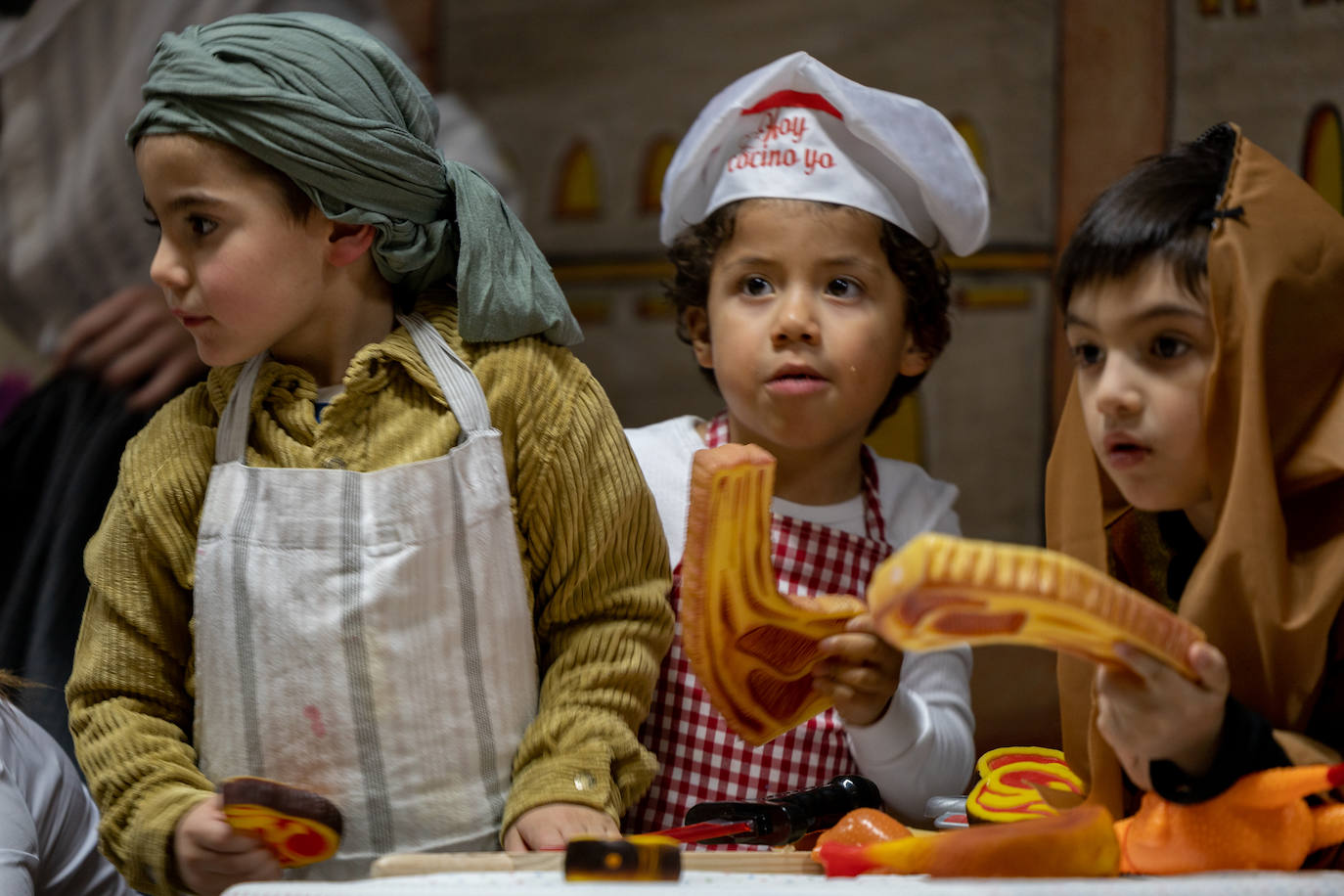 Alumnos, profesores y padres se han volcado en la preparación del belén viviente 