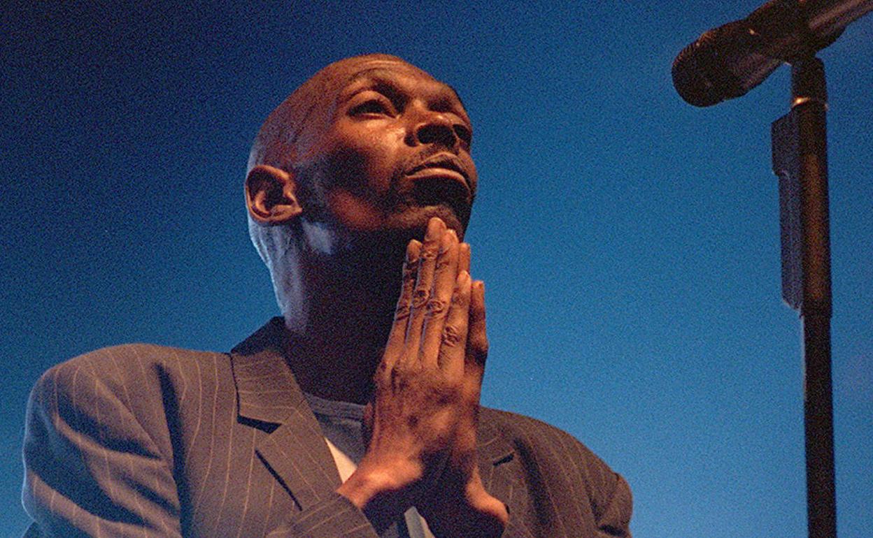 Maxi Jazz, durante el concierto que Faithless ofreció en Madrid en 2001.