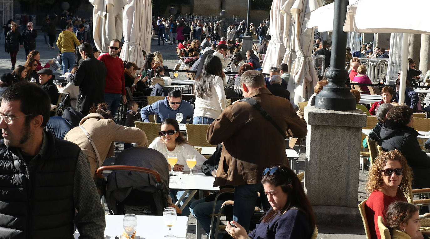 Ambiente navideño en las calles de Segovia.