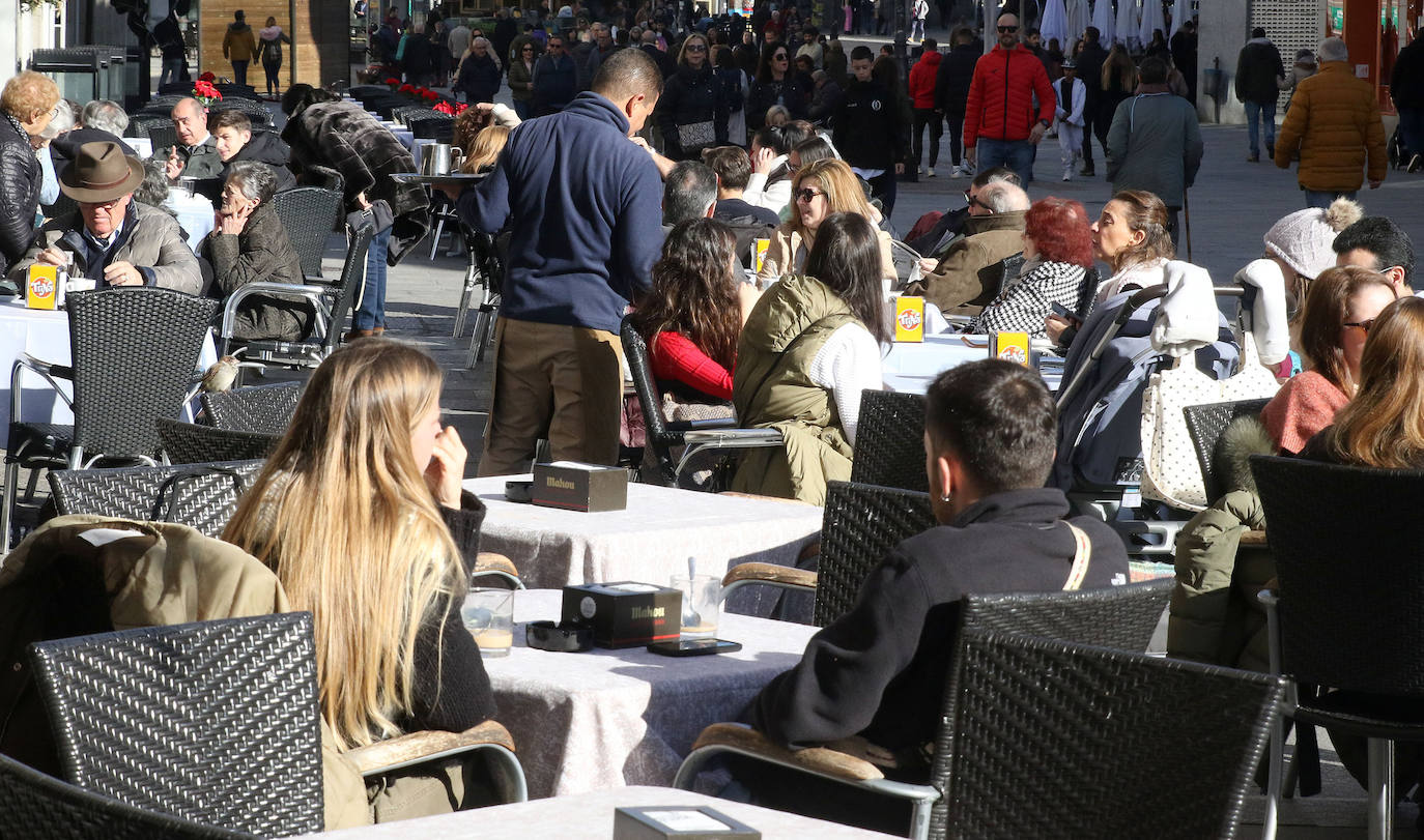 Ambiente navideño en las calles de Segovia.