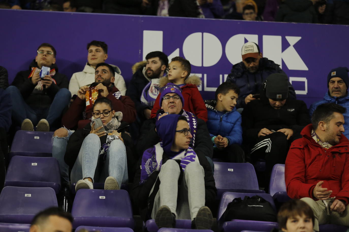 Fotos: Búscate en la grada de Zorrilla (3/5)