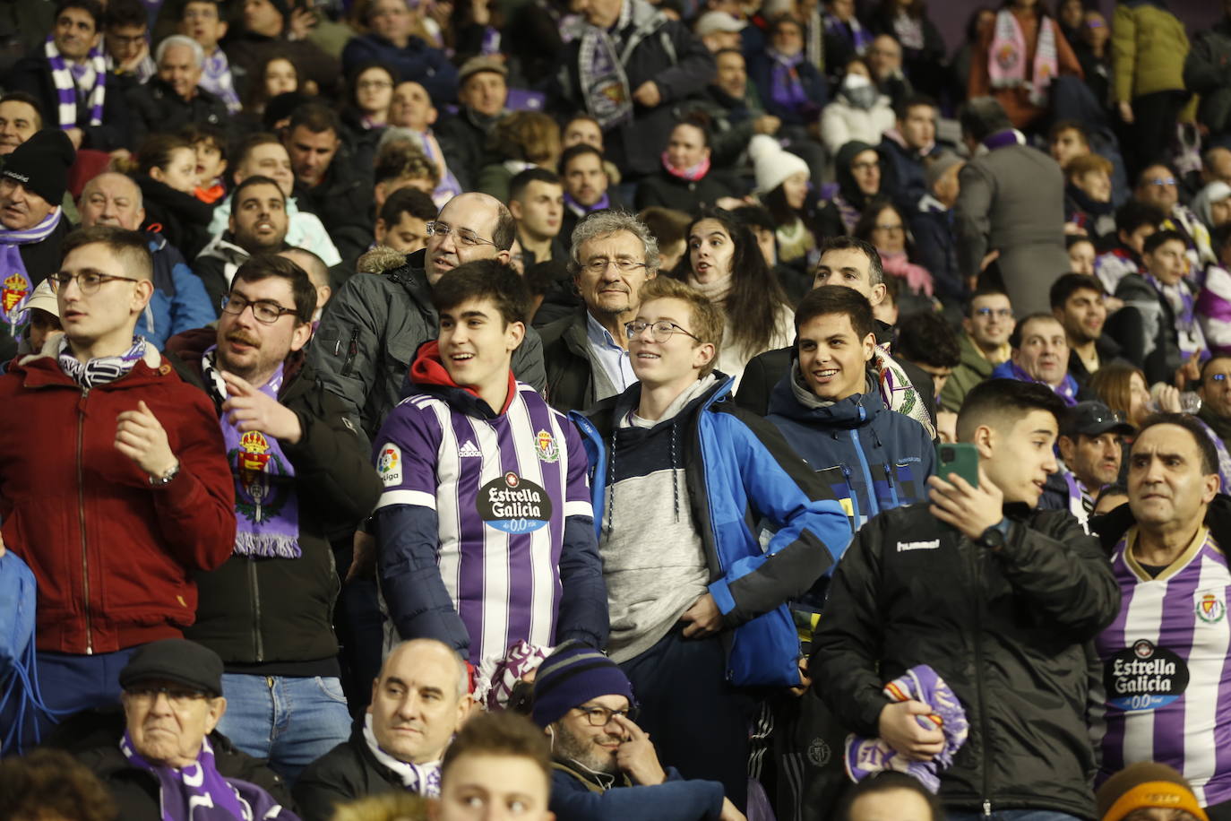 Fotos: Búscate en la grada de Zorrilla (4/5)