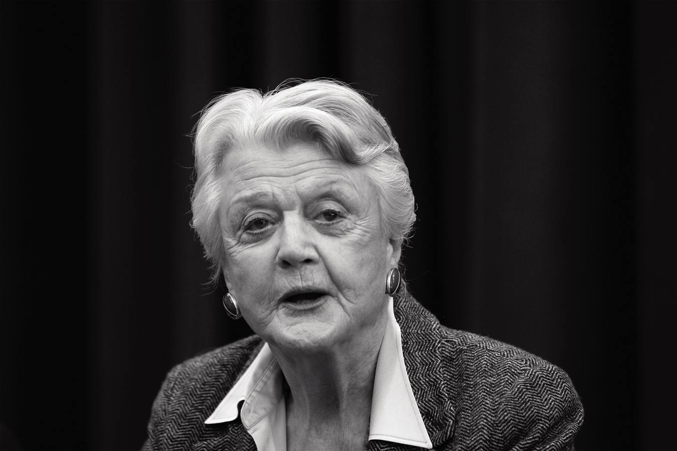 La Jessica Fletcher de 'Se ha escrito un crimen', protagonista de películas como 'Muerte en el Nilo' y 'La bruja novata', también fue una leyenda de los musicales de Broadway. Falleció el 11 de octubre a los 96 años.