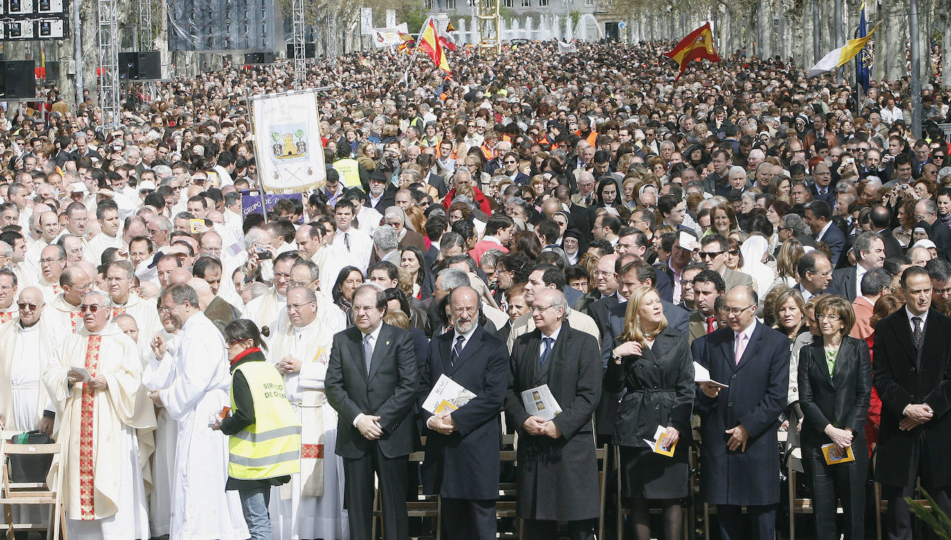 Miles de fieles se congregaron en el Paseo Central del Campo grande para asistir a la beatificación 