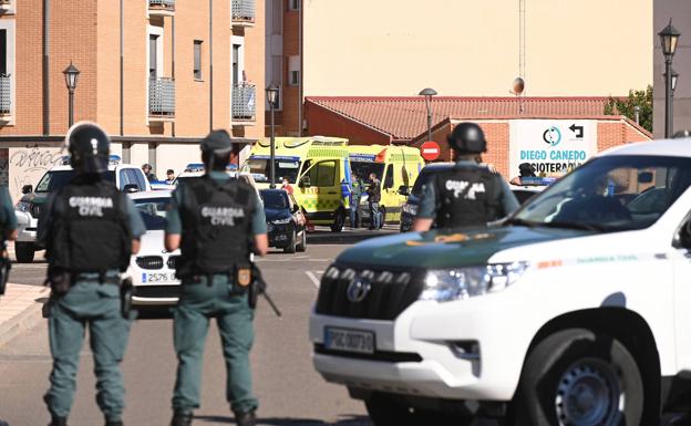 Operativo de la Guardia Civil en Santovenia de Pisuerga. 