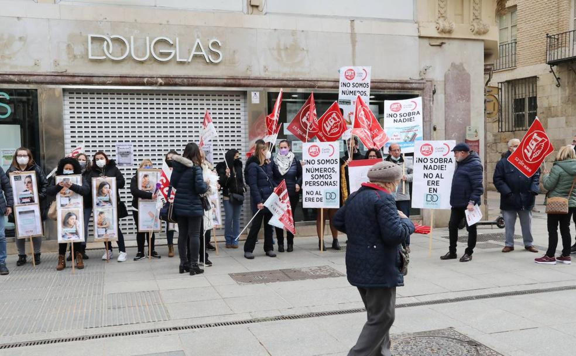 Protesta por el cierre de Douglas en marzo.