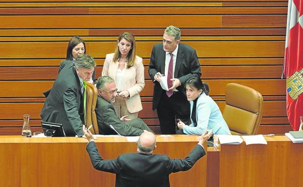 Francisco Igea (Cs) pide explicaciones a la Mesa de las Cortes tras la interrupción de la sesión por el error en el voto de PP y Vox. 