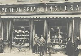 La perfumería inglesa de Valentín Vega reconvertida en camisería