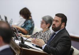 El diputado de EH Bildu Jon Iñarritu participa en la Comisión de Interior del Congreso que debate la reforma de la ley de Seguridad Ciudadana.