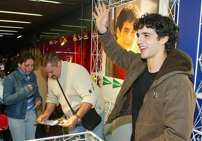 Fran Perea, durante una firma de discos en 2003 en Valladolid.