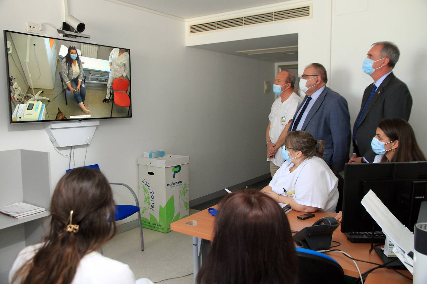 El consejero asiste a una demostración del programa en el Hospital de Segovia.