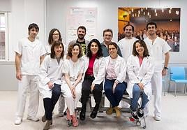 Foto de familia del equipo multidisciplinar que trabaja en el ensayo clínico.