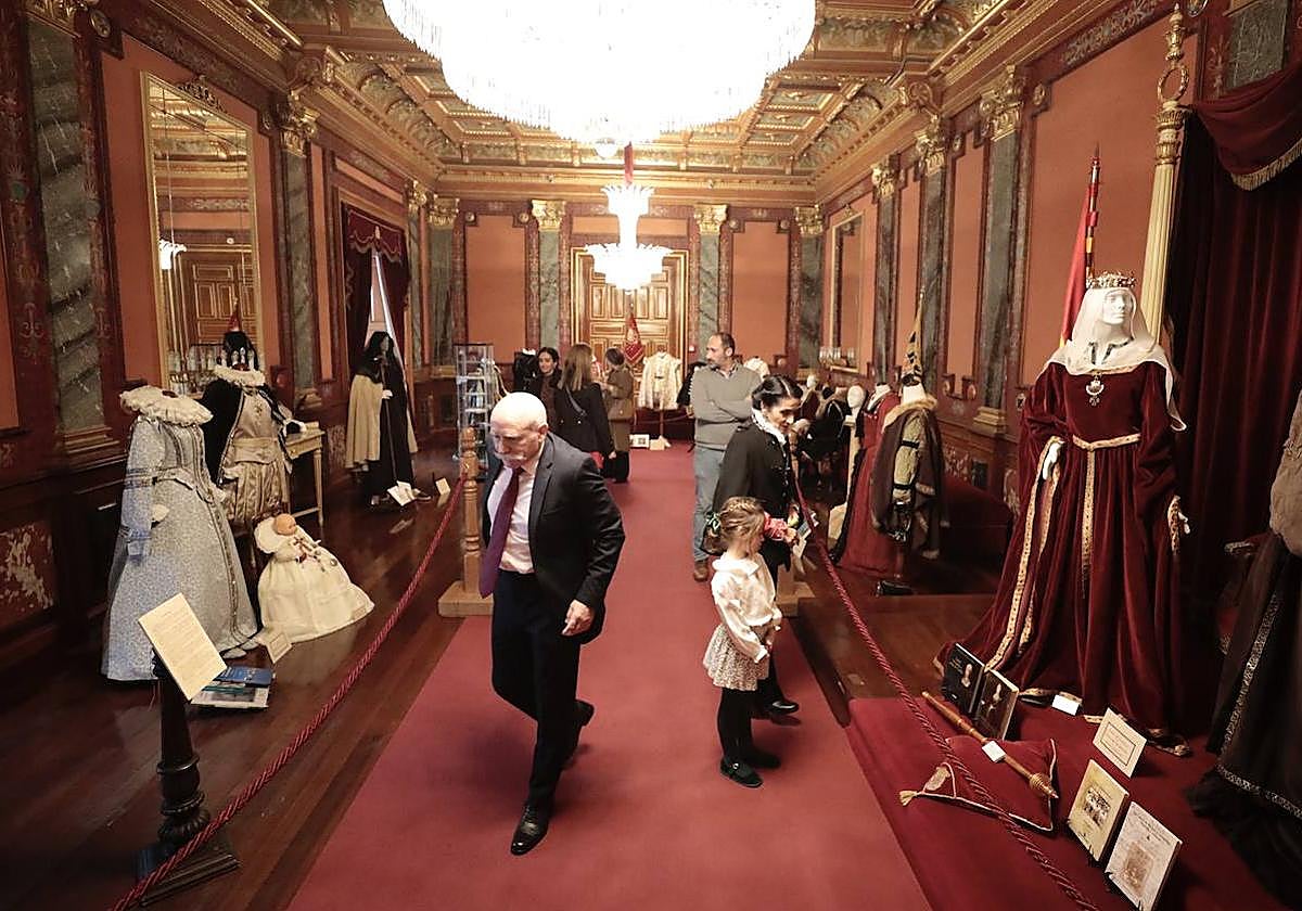 La exposición &#039;Vestir a la española&#039;, en imágenes