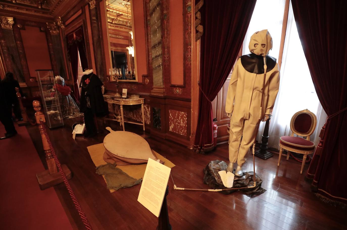 La exposición &#039;Vestir a la española&#039;, en imágenes